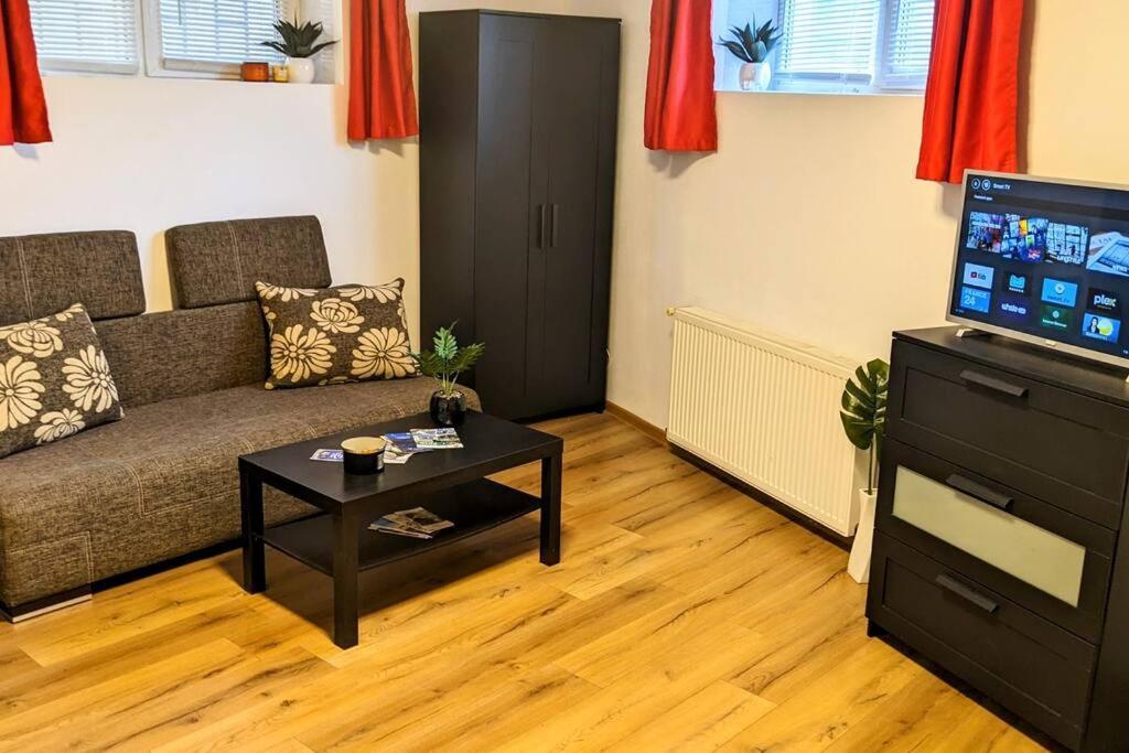Cosy One Bedroom Flat With Free Parking & Wifi Kluż-Napoka Zewnętrze zdjęcie